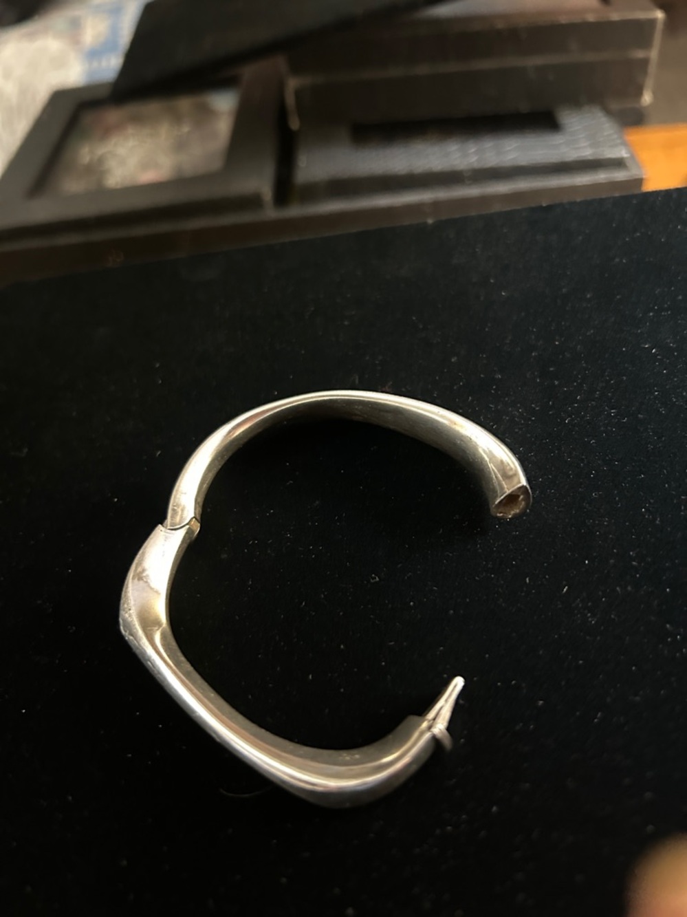 Vintage Polished solid sterling Silver heavy Cuff Bracelet - Picture 4 of 10